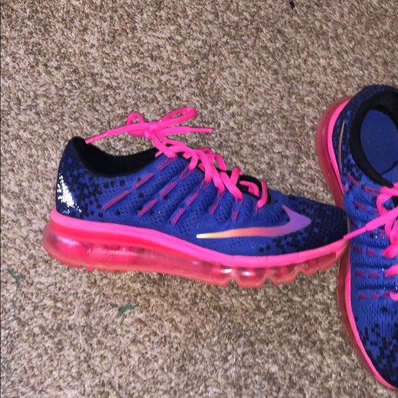 Women’s Nike gym shoes - Picture 2 of 2